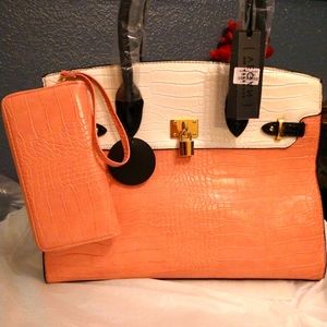 🔥Vegan Two-Tone Large Tote - Slightly Used Looks NEW
